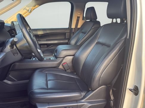 Used 2024 Ford Expedition XLT RWD image 9