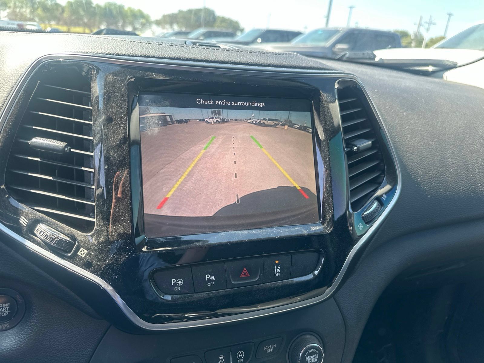 Used 2019 Jeep Cherokee Limited w/ Technology Group FWD image 15