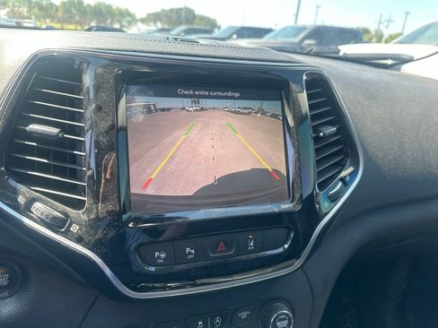 Used 2019 Jeep Cherokee Limited w/ Technology Group FWD image 15