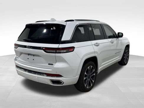 Used 2022 Jeep Grand Cherokee Overland w/ Luxury Tech Group IV AWD/4WD image 6