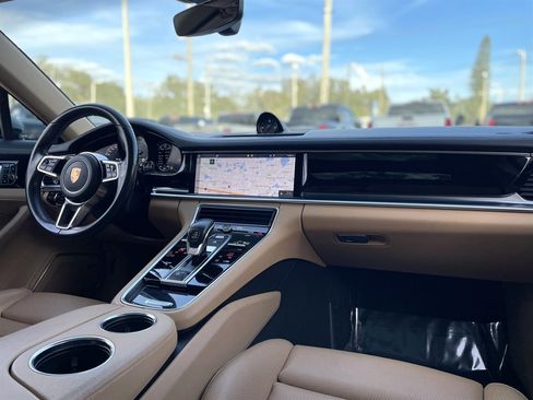 Used 2018 Porsche Panamera 4 image 14