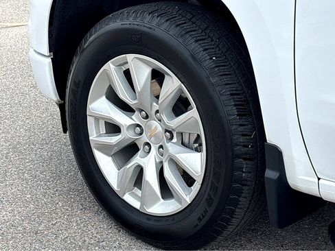 Used 2024 Chevrolet Silverado 1500 Custom image 18