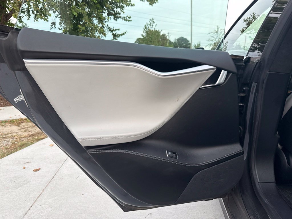 Used 2016 Tesla Model S 60 RWD image 15