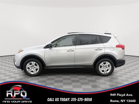 Used 2014 Toyota RAV4 LE image 2