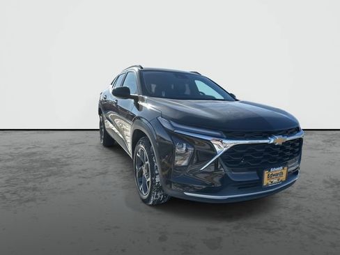 Used 2024 Chevrolet Trax LT image 2