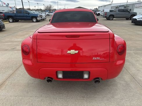 Used 2005 Chevrolet SSR w/ Preferred Equipment Group image 24