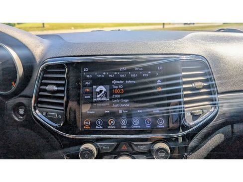 Used 2019 Jeep Grand Cherokee Altitude image 22