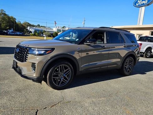 New 2026 Ford Explorer ST-Line w/ ST-Line Street Pack image 3