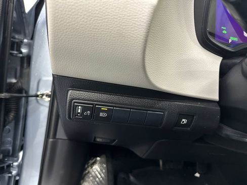 Used 2020 Toyota Corolla LE FWD image 29