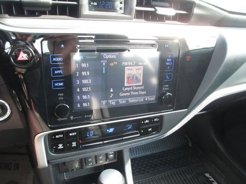 Used 2018 Toyota Corolla XSE image 24