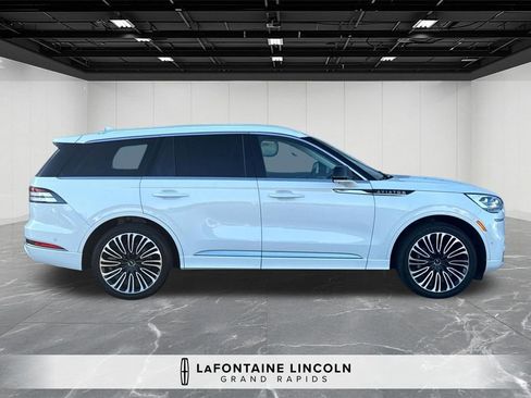 Certified 2023 Lincoln Aviator Black Label w/ Class IV Trailer Tow Package AWD/4WD image 6
