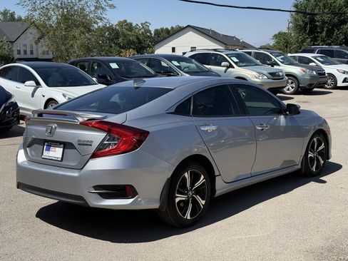Used 2016 Honda Civic Touring image 4