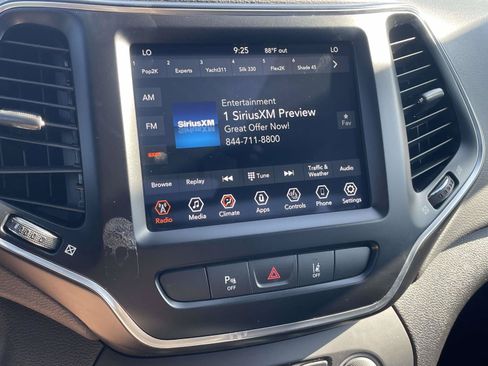 Used 2021 Jeep Cherokee Latitude Lux 80th Anniv w/ Quick Order Package 26U 80TH FWD image 17