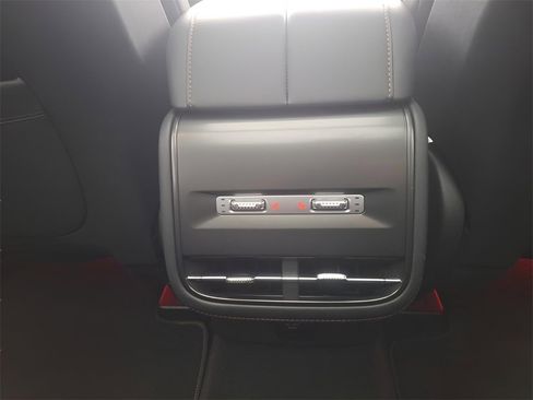 Used 2024 Lincoln Nautilus Reserve w/ Equipment Group 202A image 13