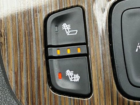 Used 2023 GMC Acadia SLE w/ Driver Convenience Package image 7