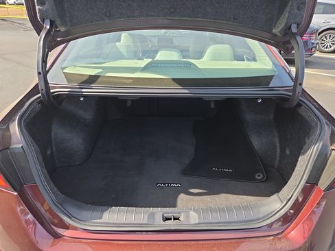 Used 2025 Nissan Altima 2.5 SV image 9