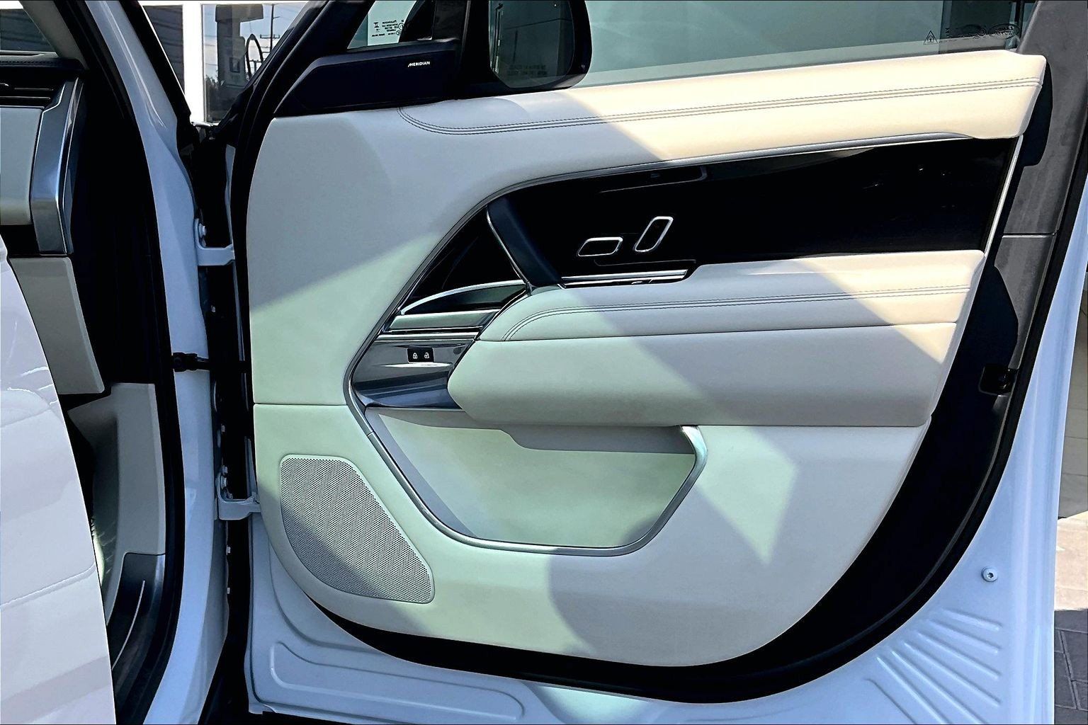 Certified 2023 Land Rover Range Rover SE AWD/4WD image 21