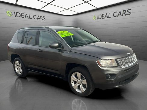 Used 2016 Jeep Compass Latitude AWD/4WD image 3
