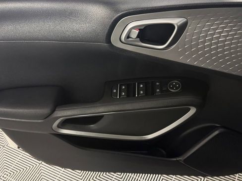 Used 2025 Kia Soul LX FWD image 27