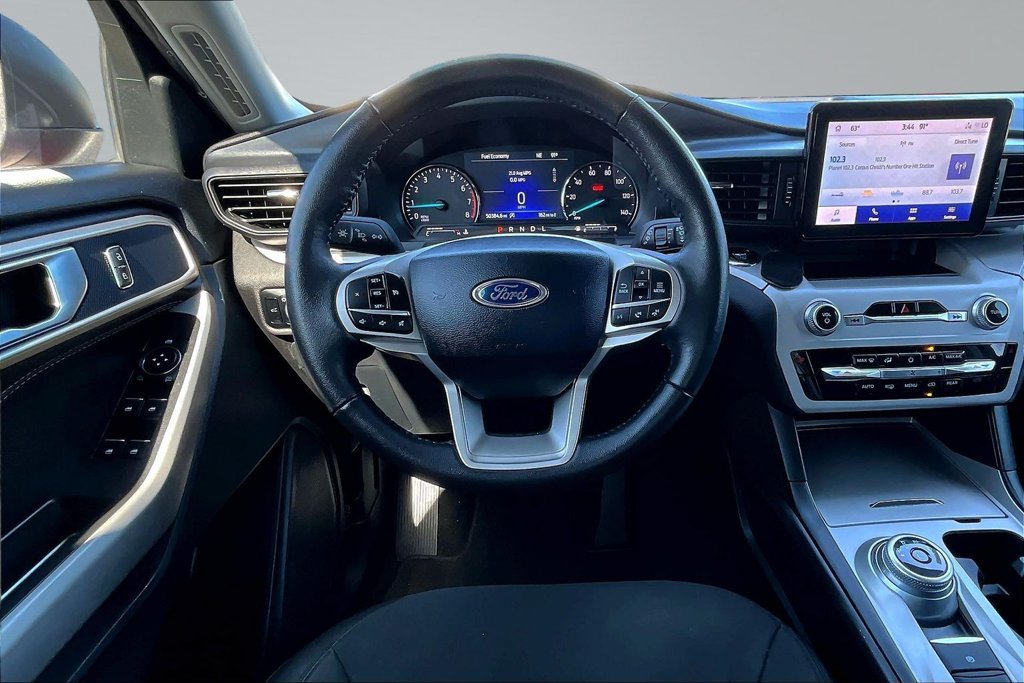 Used 2024 Ford Explorer XLT RWD image 9