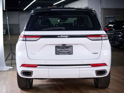 Used 2022 Jeep Grand Cherokee Summit w/ Luxury Tech Group V image 4