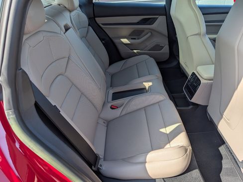 Used 2023 Porsche Taycan image 7