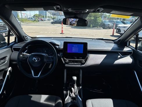 Used 2025 Toyota Corolla Cross AWD Hybrid w/ Moonroof Package image 11