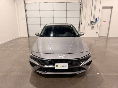 Used 2025 Hyundai Elantra SEL image 2