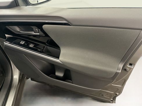 Used 2025 Subaru Solterra AWD/4WD image 33