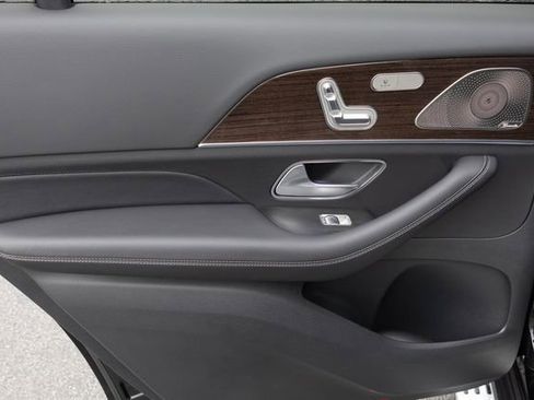 New 2026 Mercedes-Benz GLS 450 4MATIC image 16