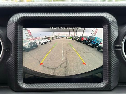 Used 2023 Jeep Wrangler Unlimited Sahara image 33