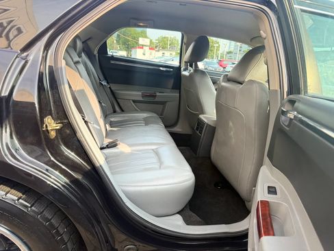 Used 2005 Chrysler 300 C w/ Cold Weather Group RWD image 29