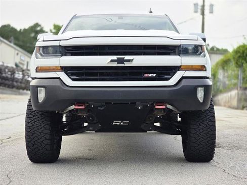 Used 2018 Chevrolet Silverado 1500 LT w/ All Star Edition image 15