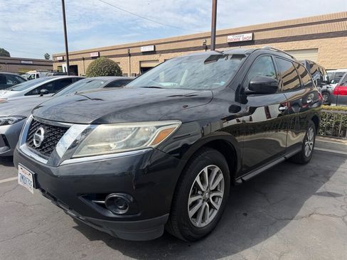 Used 2015 Nissan Pathfinder S FWD image 1