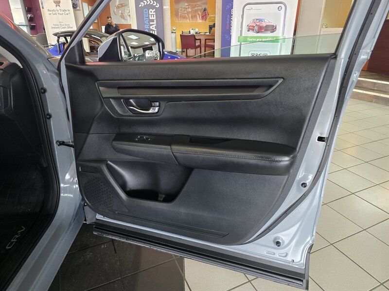 Used 2025 Honda CR-V LX image 12