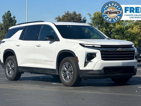 Used 2026 Chevrolet Traverse LT w/ Driver Confidence Package FWD image 1