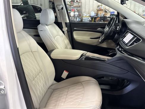 Used 2022 Buick Enclave Avenir w/ Avenir Technology Package image 33