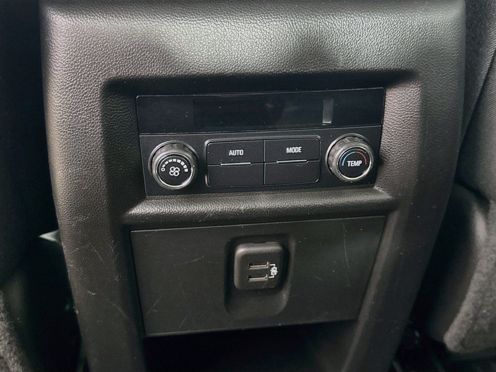 Used 2021 Chevrolet Traverse LT FWD image 25