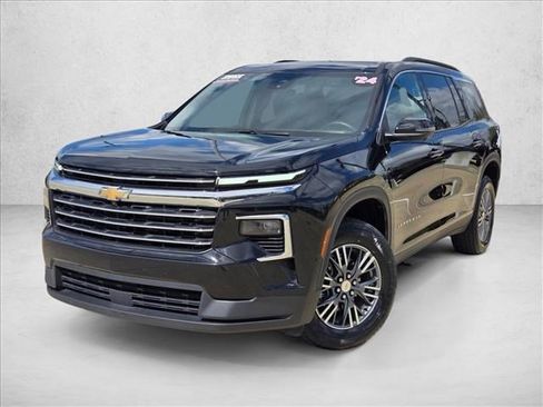 Used 2024 Chevrolet Traverse LT image 1