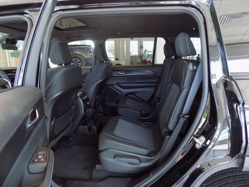 Used 2025 Jeep Grand Cherokee L Laredo RWD image 22