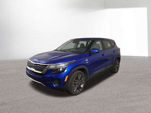 Certified 2022 Kia Seltos LX image 2