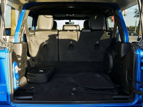 Used 2022 Jeep Wrangler Unlimited Sahara image 10