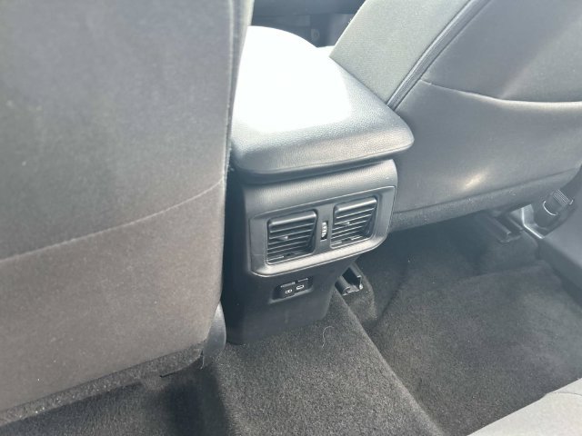 Used 2025 Toyota RAV4 XLE AWD/4WD image 18