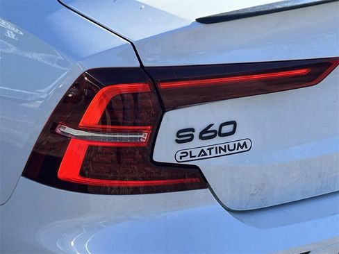 Used 2019 Volvo S60 T6 R-Design image 10