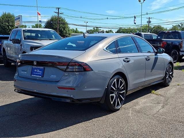 Used 2023 Honda Accord Touring image 7