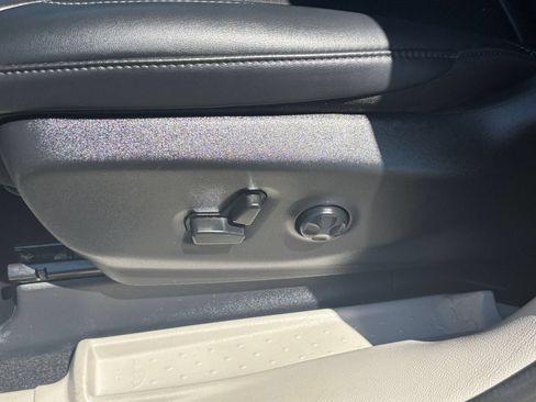 Used 2024 Chrysler Pacifica Touring-L FWD image 21