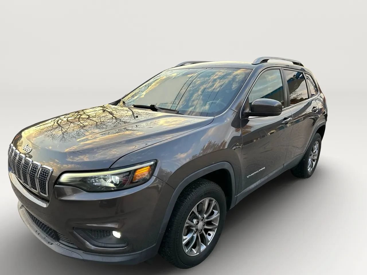 Used 2019 Jeep Cherokee Latitude Plus AWD/4WD image 7