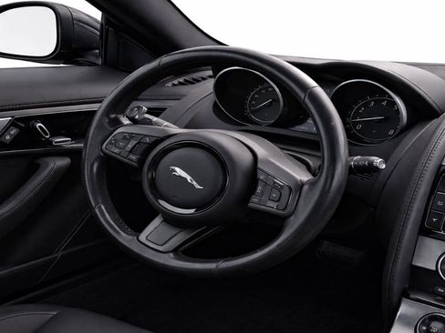 Used 2017 Jaguar F-TYPE Coupe RWD image 11