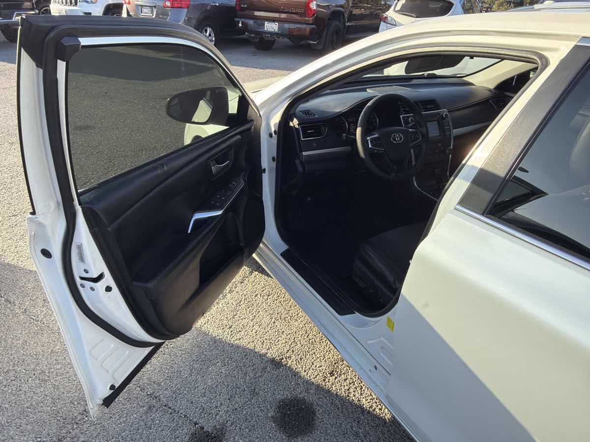 Used 2016 Toyota Camry SE FWD image 6