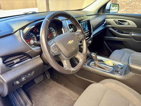 Used 2018 Chevrolet Traverse LT w/ LPO, Black Accent Package FWD image 37